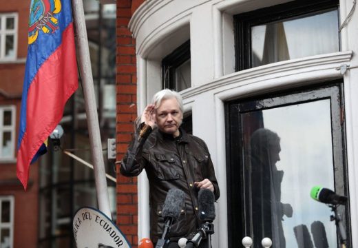 Julian Assange gestures as he speaks to the media from the balcony of the Embassy Of Ecuador on May 19, 2017 in London, England. Photo by Jack Taylor/Getty Images