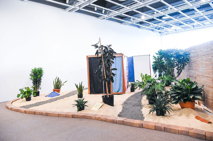 Tropicália (1966–67), Hélio Oiticica: installation view at the Whitney Museum of Art, New York, 2017. Collection of César and Claudio Oiticica. Photo: Matt Casarella