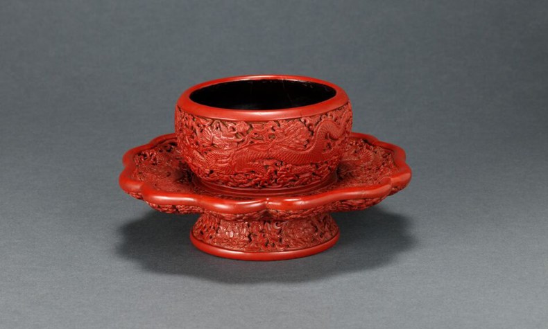 Imperial dragon and lotus decorated bowl stand, China, Yongle period (1403–24).