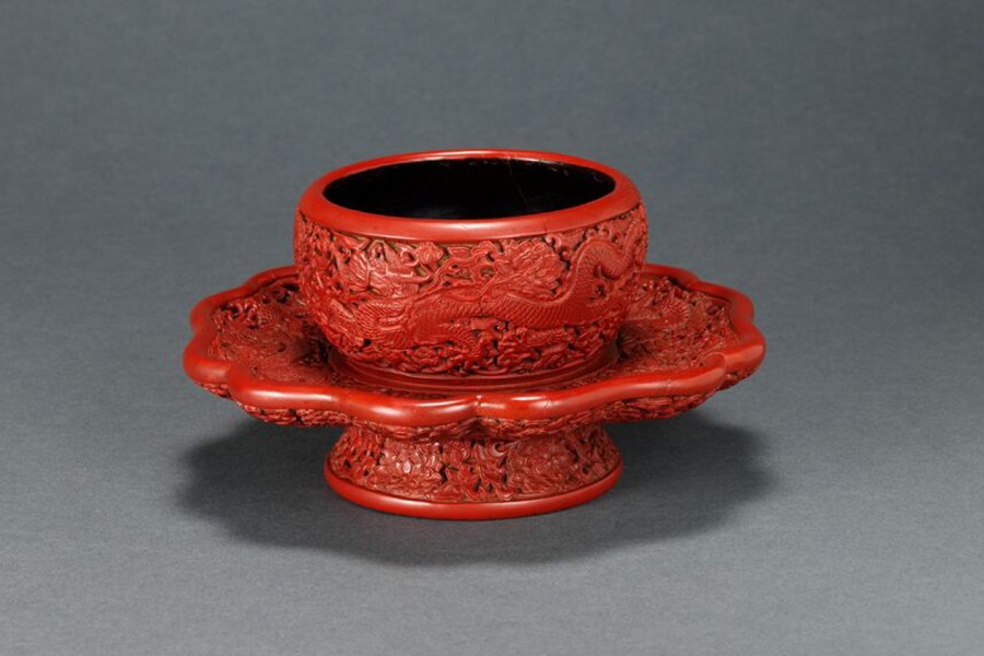 Imperial dragon and lotus decorated bowl stand, China, Yongle period (1403–24).
