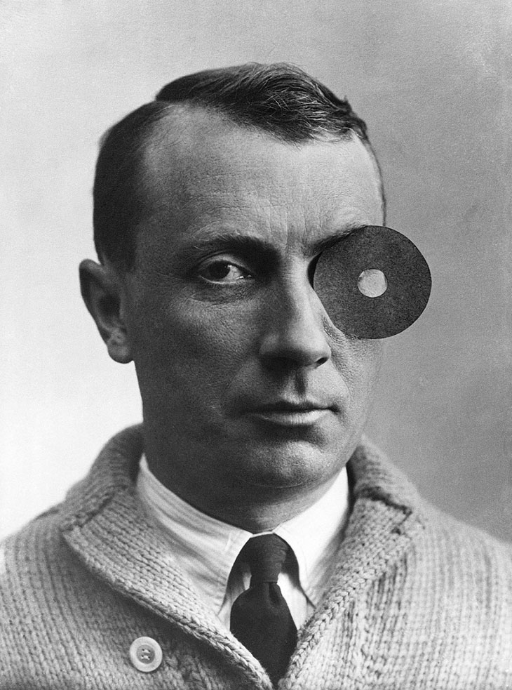 Arp with Navel-Monocle (1926)