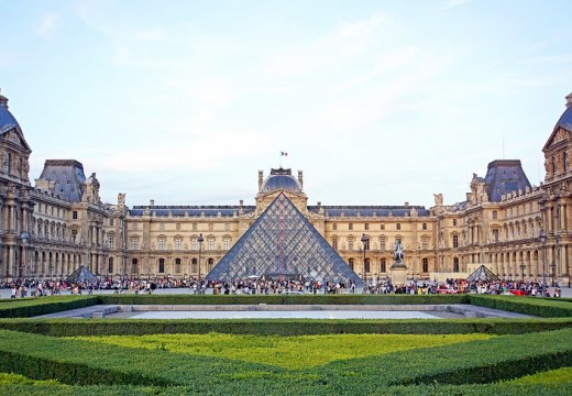 The Louvre. Photo: Dennis Jarvis/Wikimedia Commons