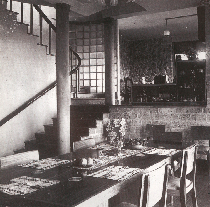 The dining room of the Karunaratne House, looking up to the study at intermediate level (photo: early 1950s)