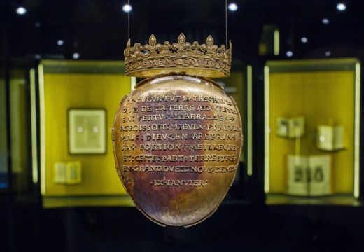 Gold reliquary of Anne of Brittany's heart.
