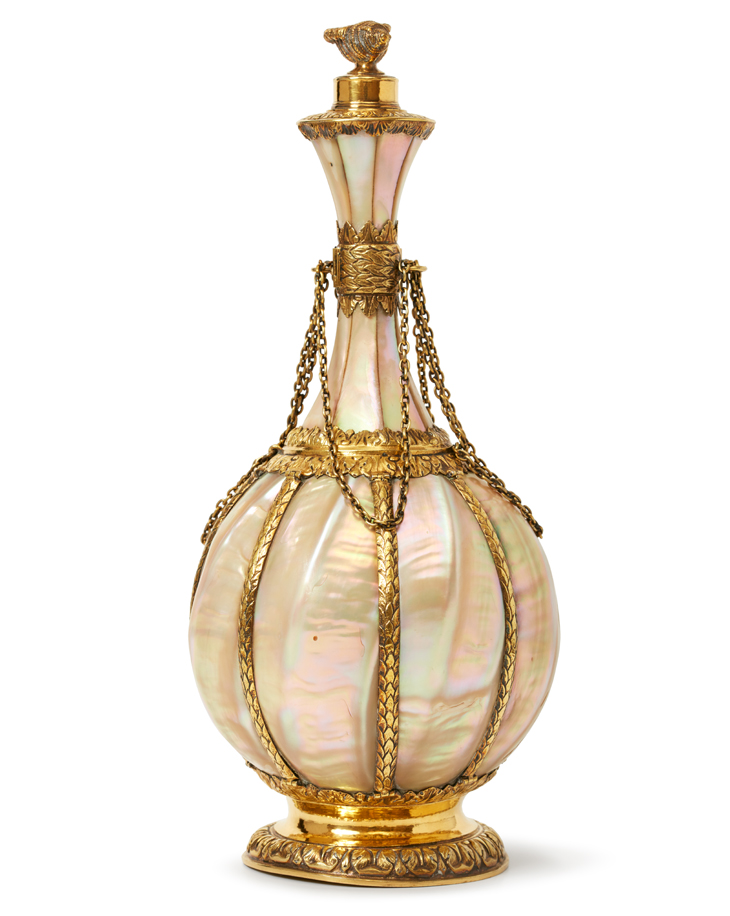 Mother-of-pearl flask (c. 1650–60), unknown artists (Gujarati and English). Private collection, London.