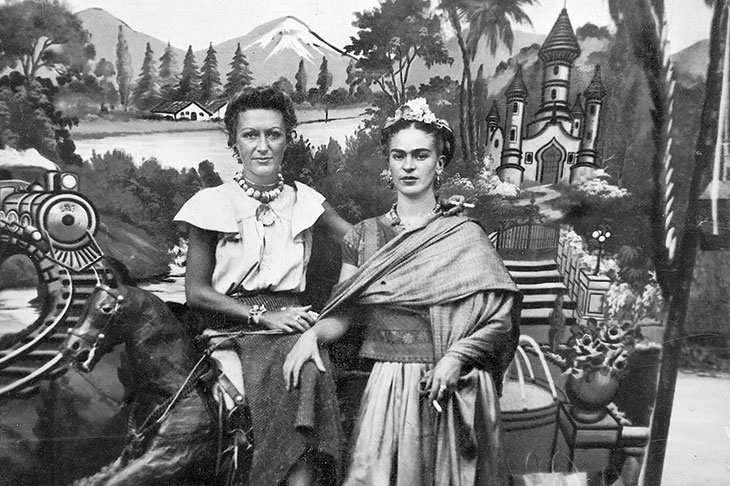 Detail of photograph of Jacqueline Lamba and Frida Kahlo in Pátzcuaro, Mexico, in 1938 (photographer unknown)