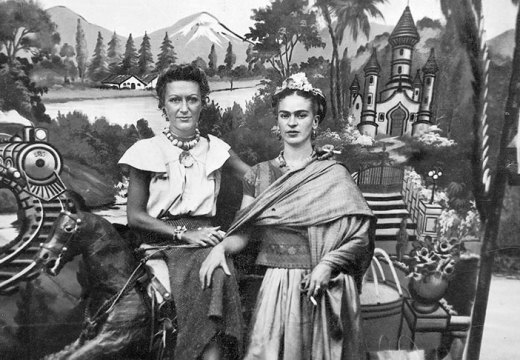 Detail of photograph of Jacqueline Lamba and Frida Kahlo in Pátzcuaro, Mexico, in 1938 (photographer unknown)