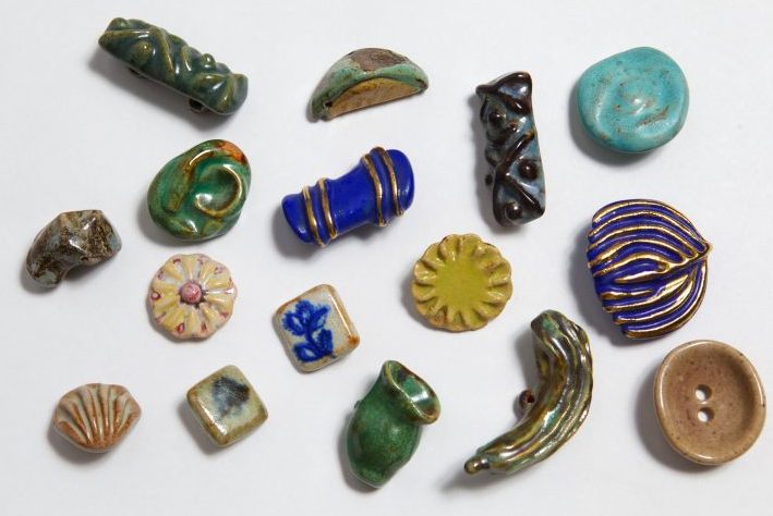 A selection of glazed ceramic buttons (1944–45), Lucie Rie.