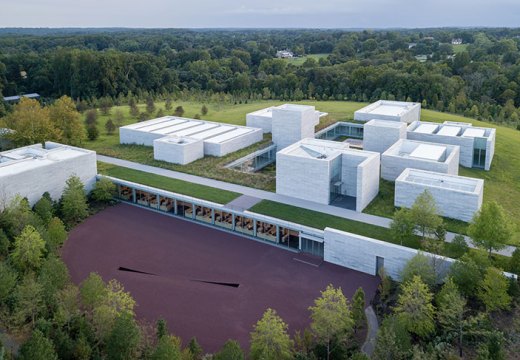 Aerial view of the Pavilions and Michael Heizer’s Compression Line (1968/2016).