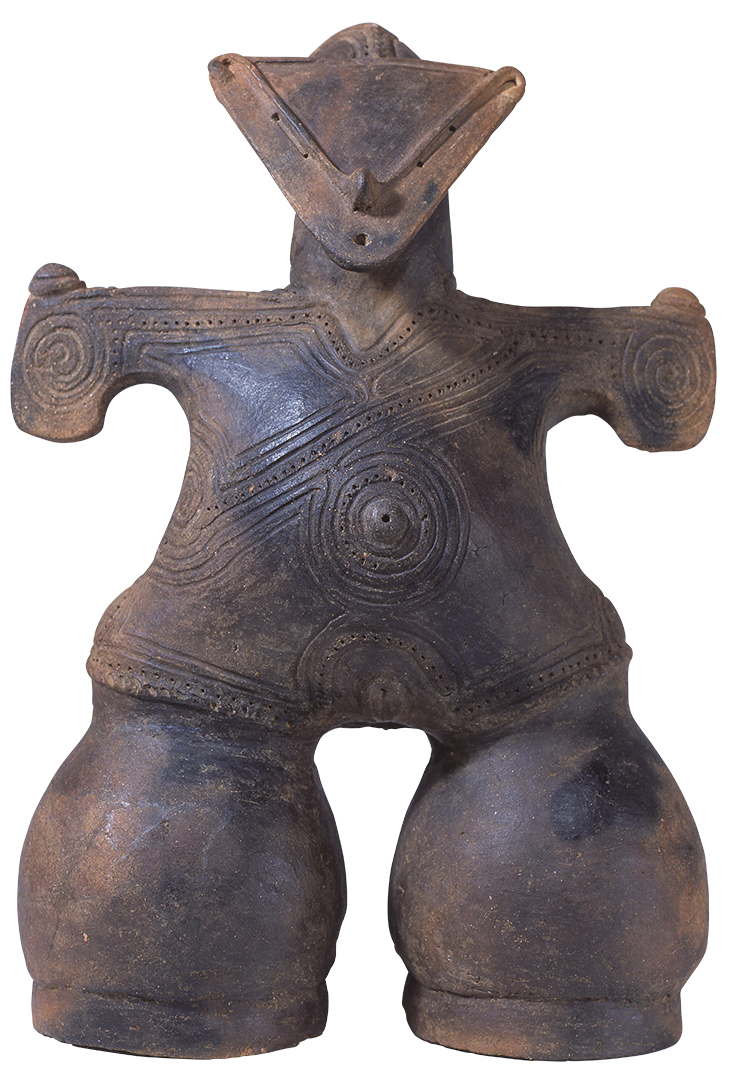 Dogu, known as ‘Masked Goddess’, Late Jomon period (2,000–1,000 BC), Nakappara site, Chino-shi, Nagana. Chino City Togariishi Museum of Jomon Archaeology.