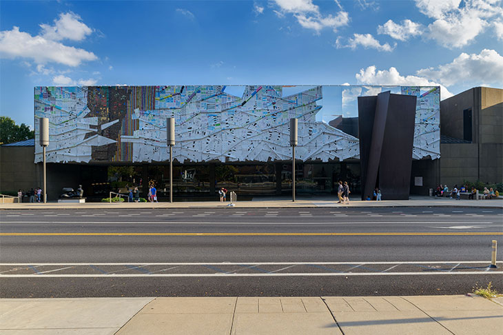 Three Angles (2018), El Anatsui. Installation view at the Carnegie Museum of Art for the 57th Carnegie International in 2018.