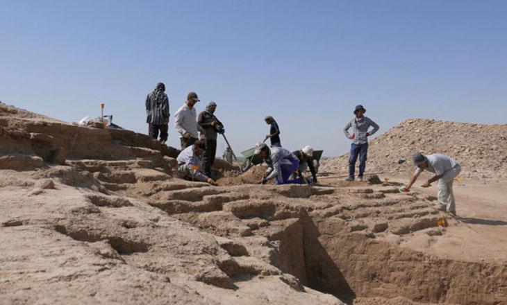 Photograph of Iraqi archaeologists undertaking training as part of the British Museum’s Iraq Emergency Heritage Management Training Scheme.