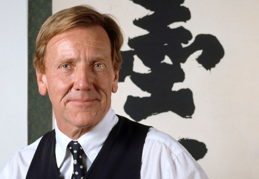 Edmund Capon, pictured with a calligraphy painting from his own collection in 1999.