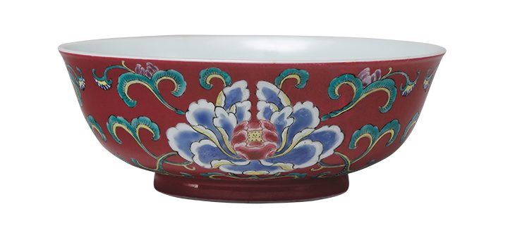 Yongzheng imperial bowl with overglaze enamel (c. 1723-35, Qing dynasty).