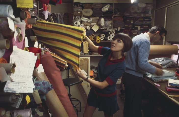 Mary Quant selecting fabric from a fabric store (1967).