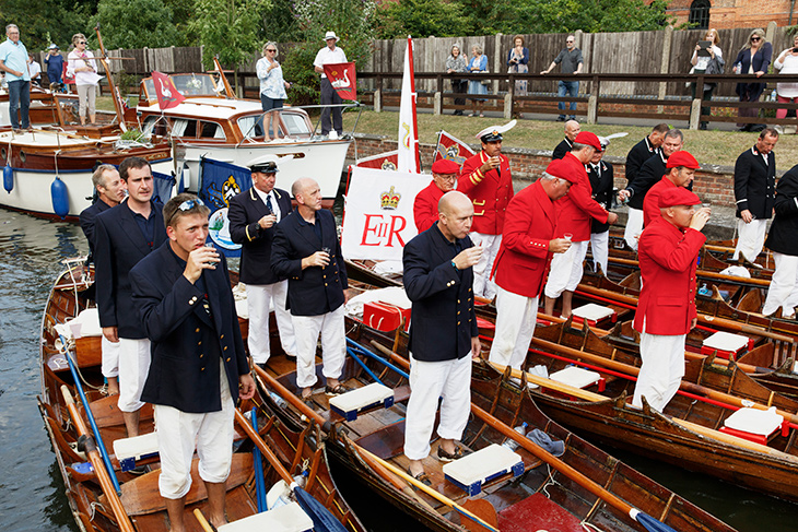 Toasting the Queen, Swan Upping at the Thames near Eton, England (2015), Martin Parr.