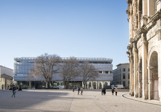 The Musée de la Romanité, completed in 2018, sits on the Boulevard des Arènes, across from the 1st-century amphitheatre.
