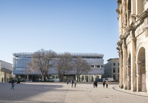 The Musée de la Romanité, completed in 2018, sits on the Boulevard des Arènes, across from the 1st-century amphitheatre.