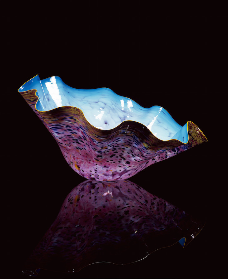 Cerulean Blue Macchia with Spectra Yellow Lip Wrap (1993), Dale Chihuly.