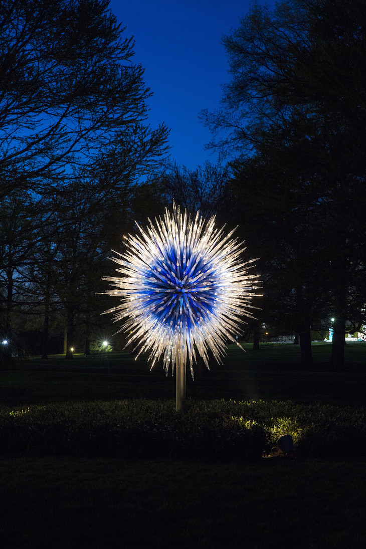 Sapphire Star (2010), Dale Chihuly.