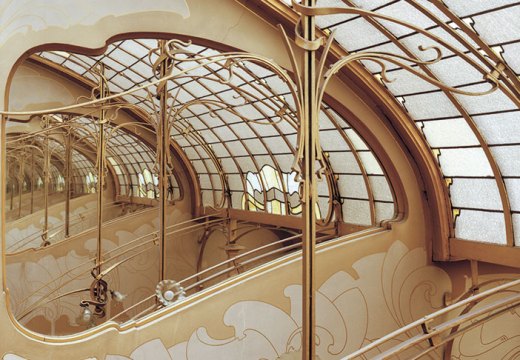 Stained-glass skylight and mirror at the top of the Maison & Atelier Horta.