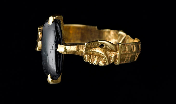 Onyx ring, from the Colmar Treasure (second half 13th–early 14th century).