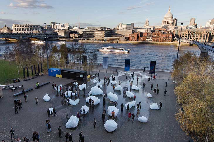 Installation view of Olafur Eliasson and Minik Rosing’s Ice Watch, Bankside, outside Tate Modern, 2018.