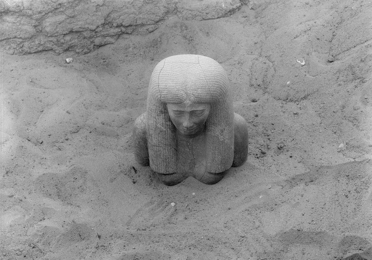 Statue of Lady Sennuwy emerging at Kerma.