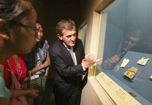 Neil MacGregor, then director of the British Museum, at ‘Art and Empire: Treasures from Assyria in the British’, an exhibition at the Shanghai Museum in 2006.