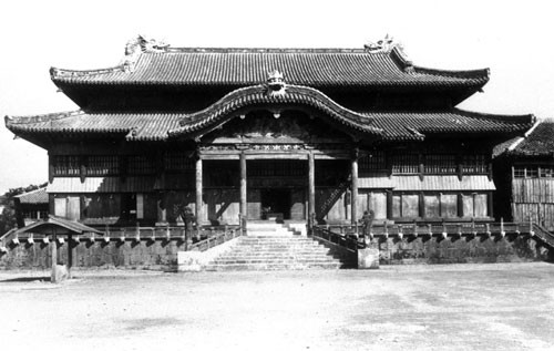 The original Seiden of Shuri castle in June 1934.