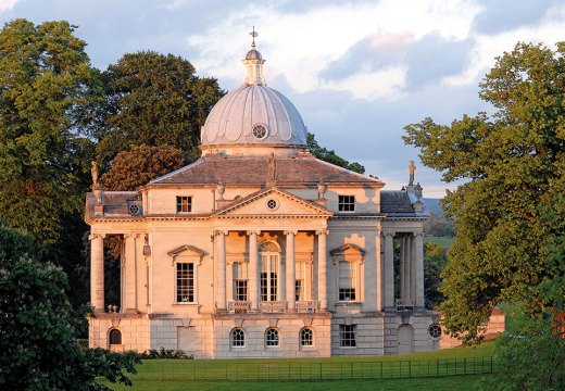 The west side of Henbury Hall in Cheshire, designed by Julian Bicknell and built in 1986–87.