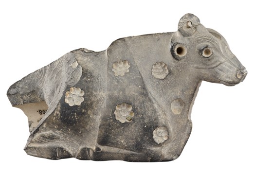 Reclining cow, Jemdet Nasr period, 3300–3000 BC, Uruk, Iraq. Vorderasiatisches Museum, Berlin, Photo: Olaf M. Tessmer; © Staatliche Museen zu Berlin, Vorderasiatisches Museen