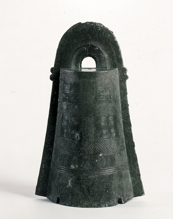 Ritual bell (dōtaku) (2nd–1st century BC), Unnan City, Japan.