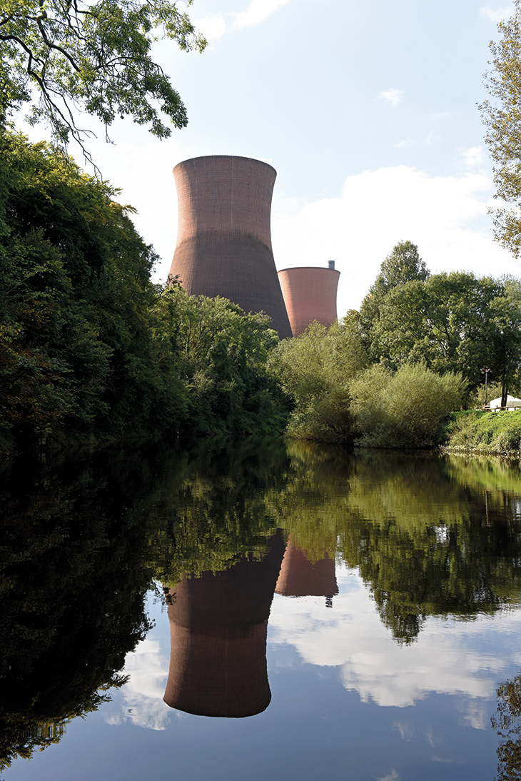 View of the cooling towers at Ironbridge B power station (demolished in December 2019) from the River Severn, Shropshire. Photo: David Bagnall/Alamy Stock Photo