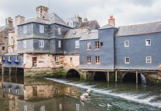 The inhabited Pont de Rohan (built 1510) in Landerneau, Brittany.