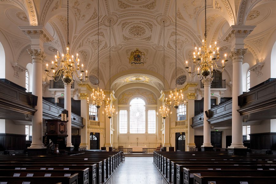 The interior of St Martin-in-the-Fields, showing the plasterwork ceiling made by Giuseppe Artari and Giovanni Battista Bagutti.