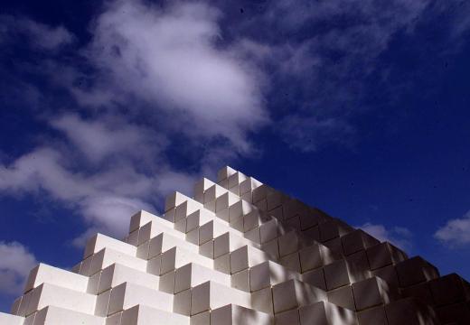 Sol LeWitt’s Four-Sided Pyramid in the National Gallery of Art’s sculpture garden, photographed in 1999.