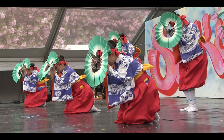 The Japanese Folk Dance Institute of New York performing at Brooklyn Botanic Garden, New York. Screenshot of film by Rich Sullivan (edited by Michael Stewart)