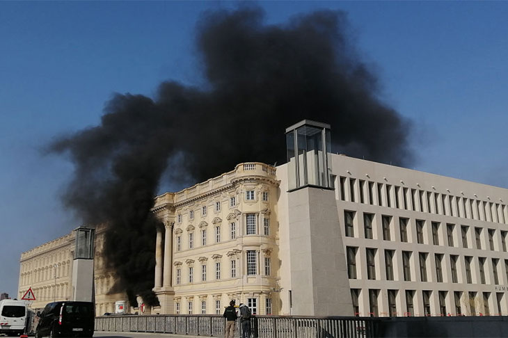 Smoke at the site of the Humboldt Forum construction site on the morning of 8 April 2020