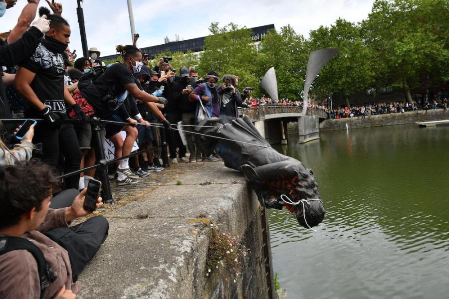 Protesters throwing the statue of Edward Colston into Bristol harbour on 7 June 2020.