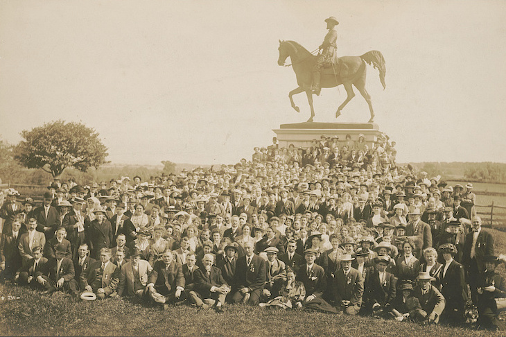 A group of Union veterans from the Civil War in front of the Major General John Fulton Reynolds monument in Gettysburg, Pennsylvania (c. 1910).