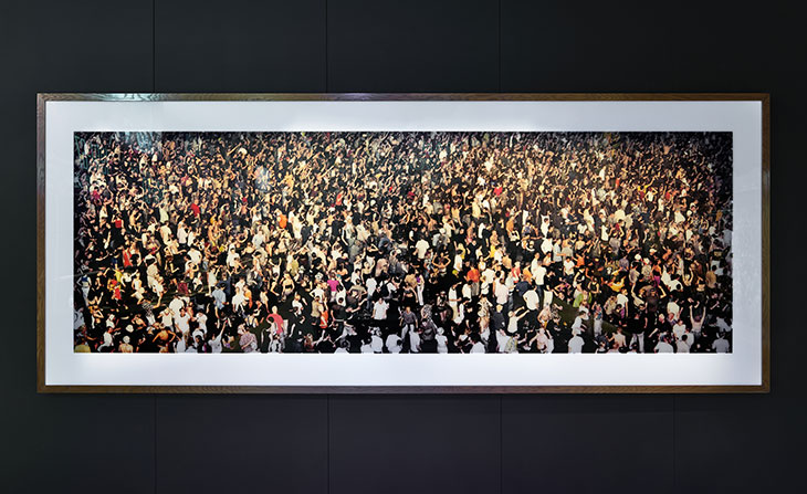 Union Rave (1995), Andreas Gursky. Installation view of ‘Electronic: From Kraftwerk to The Chemical Brothers’ at the Design Museum, London.