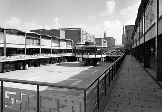 The lower precinct, Coventry, built by the city’s Architect’s Department in 1957–60 and connecting to the upper precinct and the cathedral beyond (photographed in 1960).