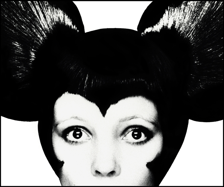 Penelope Tree as Mickey Mouse (1970), David Bailey.