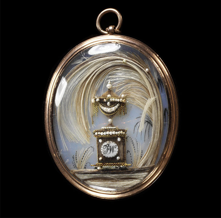 Gold locket containing hair (1775–1800), England.