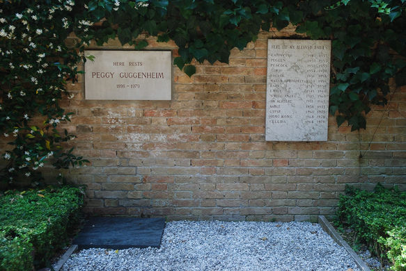 Peggy Guggenheim and her dogs’ graves.
