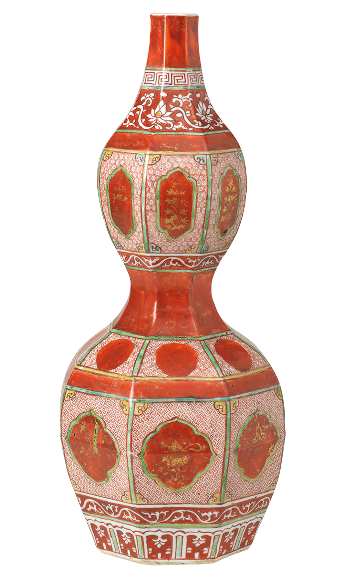 Vase (second half of 16th century), Ming Dynasty (1368–1644), China. Jorge Welsh (price on application).