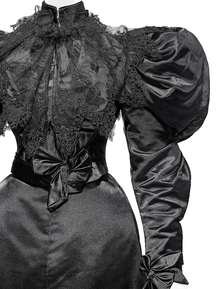 Dinner dress (c. 1895), Mrs. Arnold. 