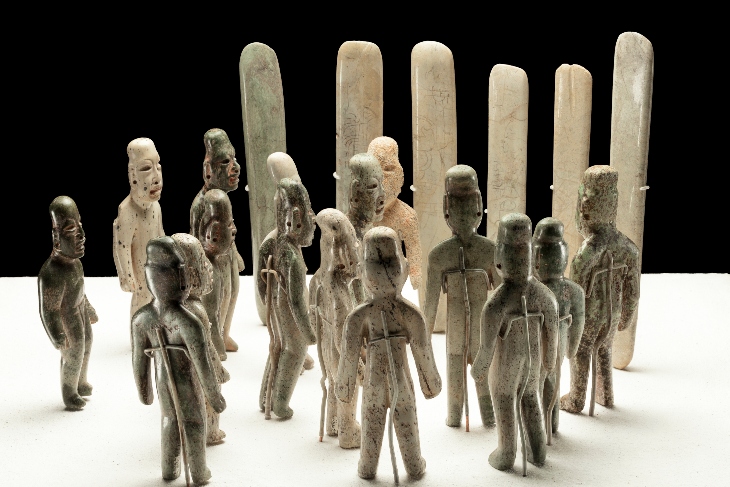 16 figures and 6 chisels (800-600 AD).