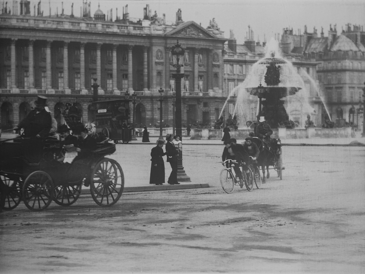 Still from Place de la Concorde (1897).